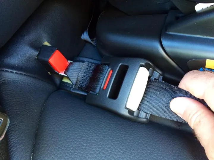 Як встановити дитяче крісло ISOFIX у вашому авто?